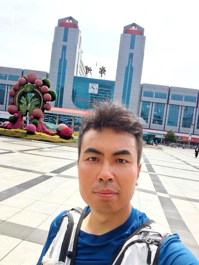 男子用34天从北京跑步到上海，跑烂了5双鞋，瘦了10斤