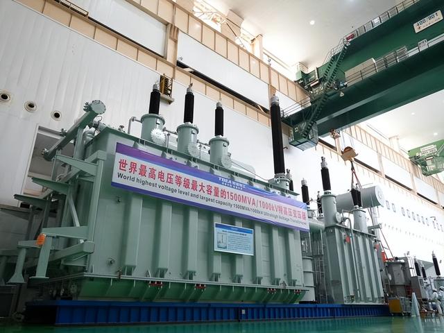 马斯克预言成真！全球争抢的不是芯片，而是中国20万一台的变压器