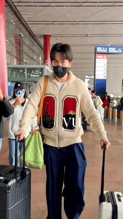 10.8日，王楚钦coco在北京出发，莎莎vip，暂时没看到马琳
