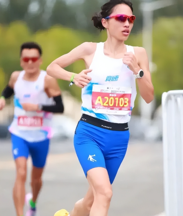 白岩松也没想到	，辞退传闻半个月后，医院披露最快女护士离职内情