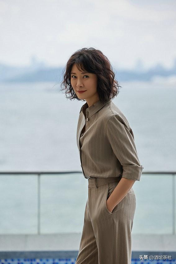 爷爷开国上将，爸爸副参谋长，家世显赫的她53岁却没生下一儿半女
