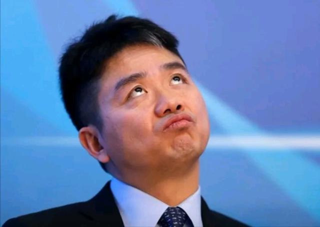 刘强东发放年货现场曝光	，令人恶心的一幕出现，当场被人制止