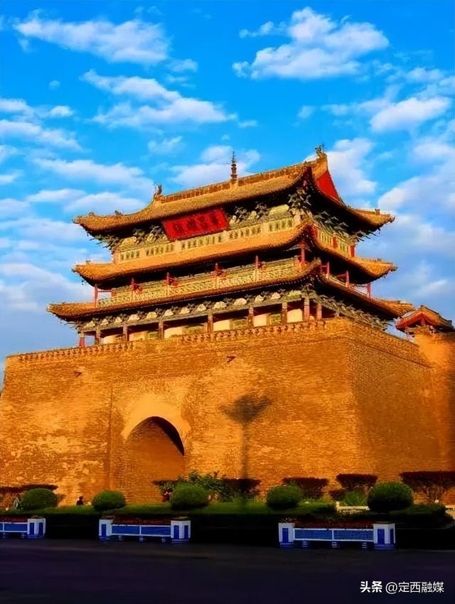 “起猛了，竟然看到定西"时装大片"！