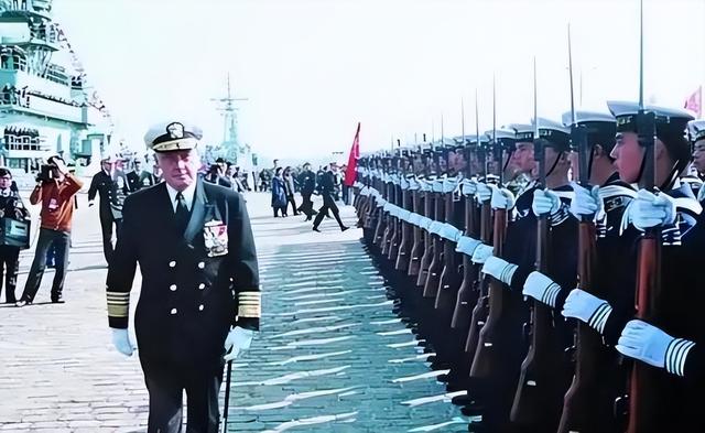 首次访华就不尊重我国？中国当场撤走仪仗队：摆正态度再来吧！