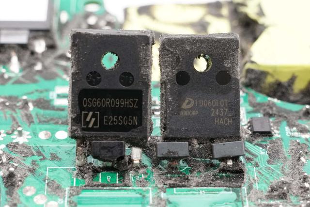 非大型切割机搞不定这大块头！九号1080W ebike新国标充电器拆解
