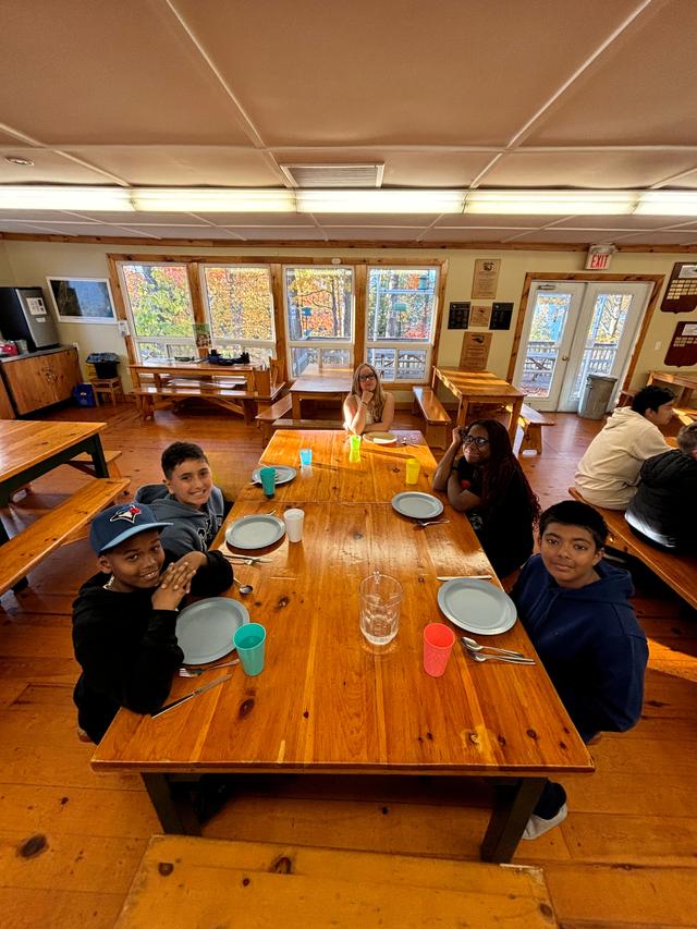 邦德一年一度的传统项目"Kawartha Camp"