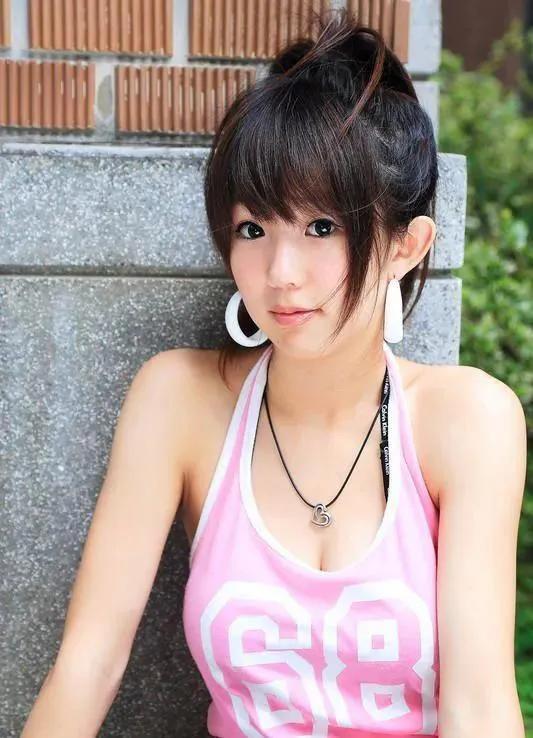 有人还记得她吗？早期的“童颜巨乳”代表！