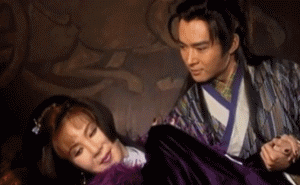 富婆女星花3000万“泡”2个鲜肉男星，被狂骂到退圈！