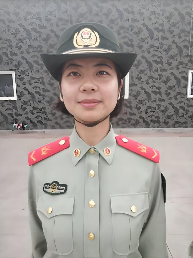 “93阅兵”女民兵王米佳：出身空姐，婆婆和母亲替她负重前行
