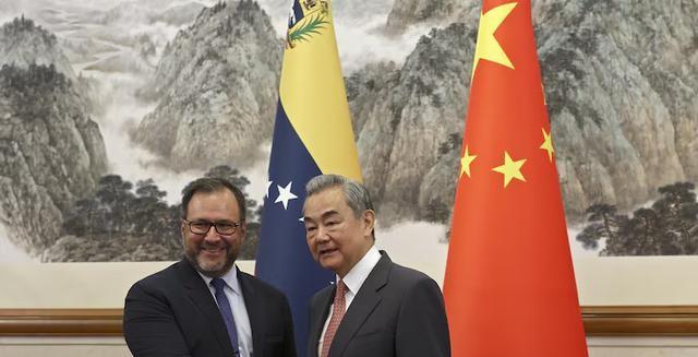 委内瑞拉生死关头之际，无路可退的马杜罗，终于打通了北京的电话