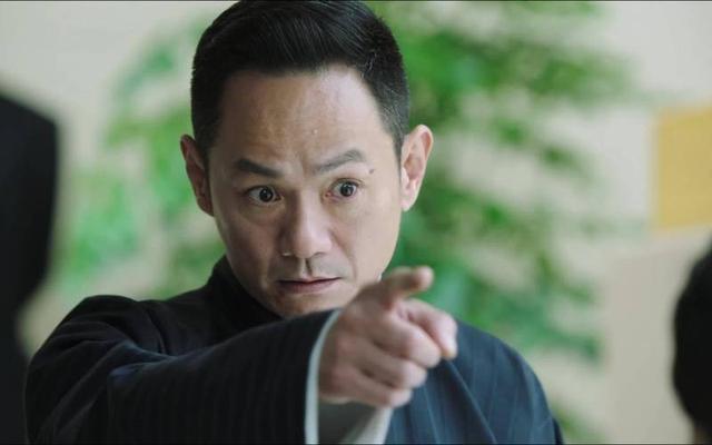 15年前，在妻子葬礼上哭到昏过去的果靖霖，如今过得怎么样了？