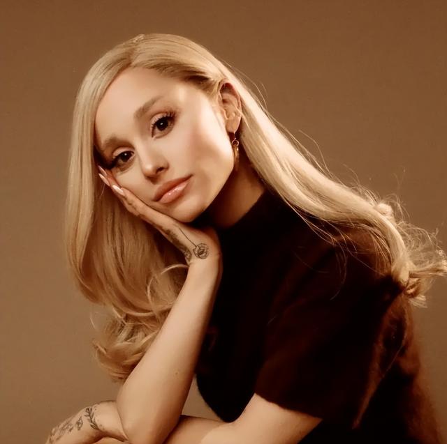 告别角色！Ariana换深棕发，感情争议不断，续集有望再创佳绩？