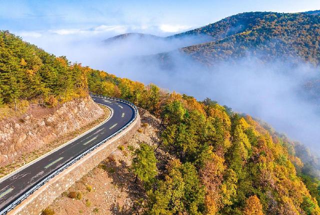 美到窒息！太行一号旅游公路铺开秋日油画长卷