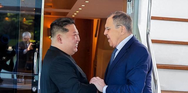 1200万发炮弹到位？拉夫罗夫赶到中国，普京明白：该向中国交底了