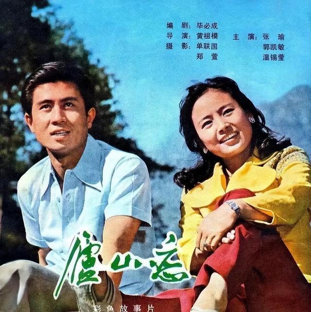 被张瑜的老年状态惊艳！发不过肩、衣着素雅，67岁美的得很高级
