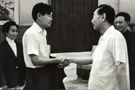 杨振宁回国首次见杜聿明，紧张称呼对方杜先生，周总理：叫岳父图片