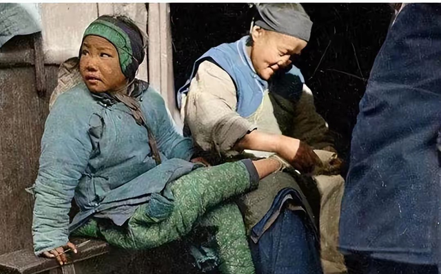 清末老照片：名妓果然是名妓，比后宫佳丽好看太多，富太太也追星