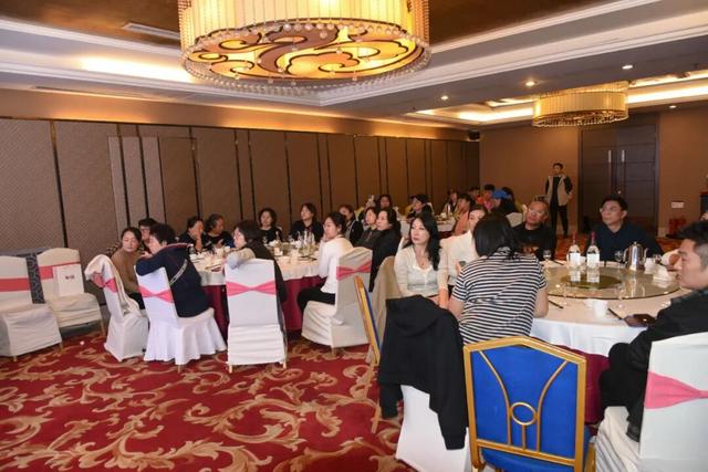 大连旅游界同行集结！赴台儿庄古城考察，共拓“银发游”新市场