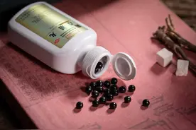 女性长期服用“逍遥丸”，可以淡化黄褐斑吗？医生说出大实话图片