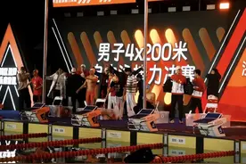 孙杨收获首枚金牌！携手汪顺潘展乐4x200米自由泳接力夺冠图片