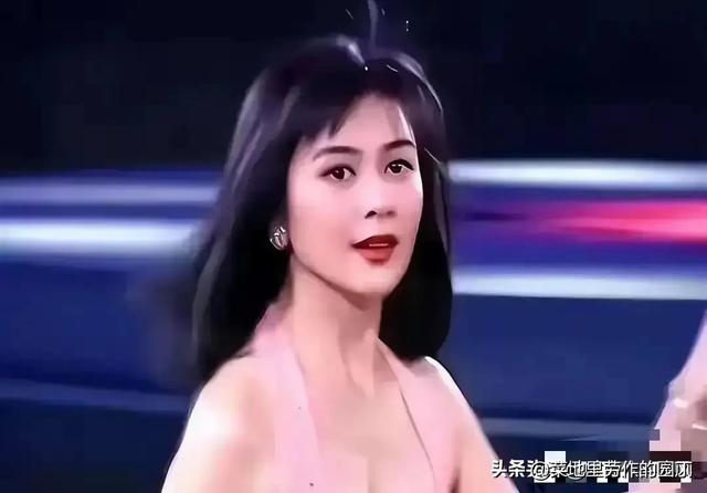 关之琳老了，林青霞老了，陈红也老了，唯有56岁的她看起来像36岁