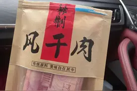 贪官在墙里藏了150万现金？盘点那些意想不到的藏钱的地方！图片