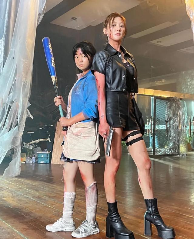 还记得《俗女养成记》里的小嘉玲吗？已经16岁啦？