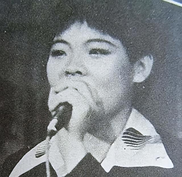 春晚爆红后，她洗完澡从23楼一跃而下，临终时最后喊了声“妈妈”
