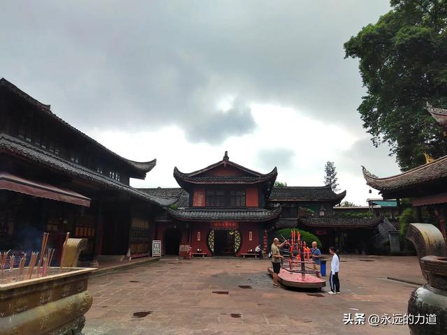 报国寺,从尘世走向净土的起点