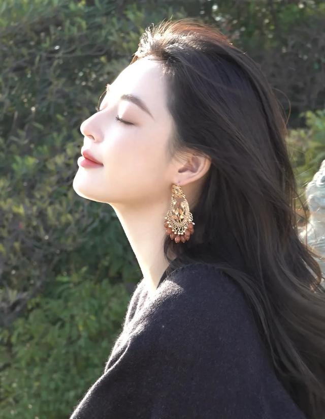 我60岁才明白：异性交往，女人叫你“哥”，是在告诉你这3个意思