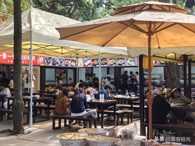 当铜殿被一只松鼠赋予轻盈