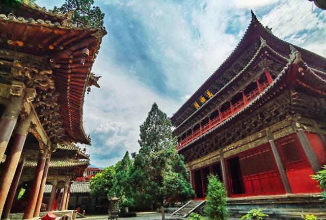 正式通车！全线免费！新挖赏秋天花板小城，绝美彩林不输九寨！地道美食50元吃爽！