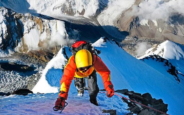17岁少女“作死”登珠峰，滞留“死亡地带”4天，旅行变生死考验