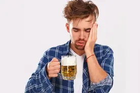 学会这些喝酒小妙招，让你在酒桌上“千杯不醉”图片