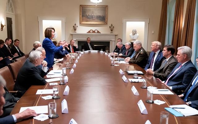 佩洛西退休特朗普拍手叫好：是一件天大的好事！民主党人等了30年