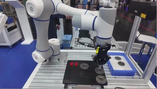 机器人爆发元年：德国Automatica展会涌入中国玩家