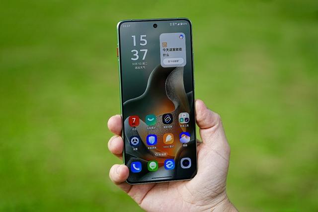 首个国产Air手机来了！moto X70 Air售价2399元起，轻薄是卖点