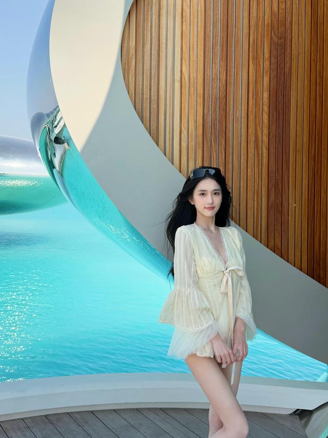 潘敏太喜欢穿比基尼了，主要是身材真迷人