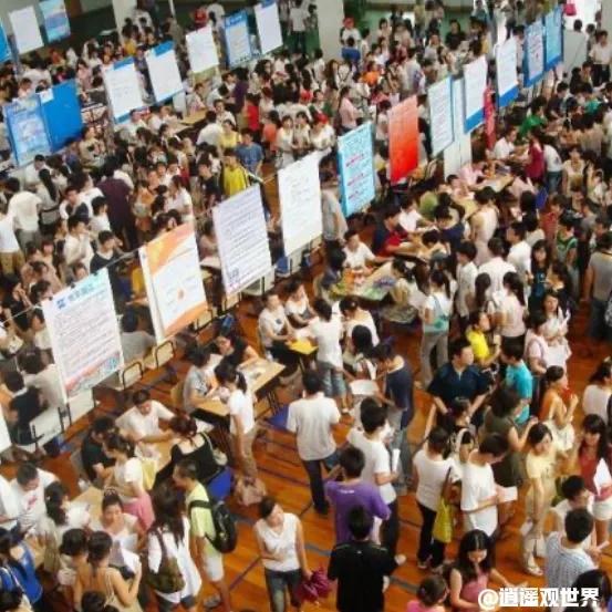 1222万毕业生涌入职场,为何就业成难题?
