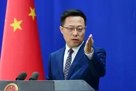 当看到前外交官赵立坚后，才发现他的公务员穿搭好绝，低调又儒雅图片