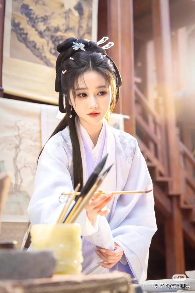 看似「清纯」实则“风骚”的四个短剧女演员，妖艳绝不输“妲己”