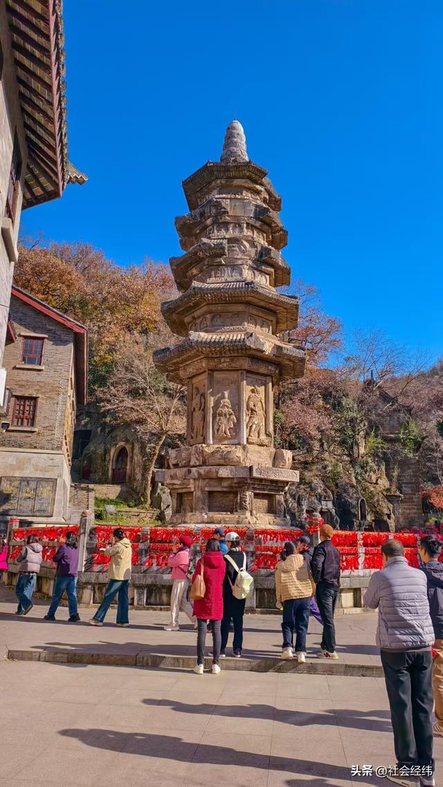 枫染栖霞醉金陵！明秀山红叶铺就秋日限定画卷