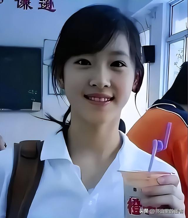 章泽天陪刘强东迪拜过圣诞	，疑住3万一晚酒店，打扮精致却穿脏鞋