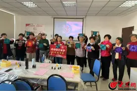 我的中国梦 文化进万家 市北区合肥路街道丽景苑社区开展“遇见扎染·妙‘布’可言”非遗扎染体验活动图片