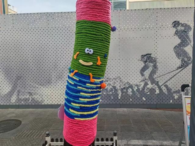 毛线织就小暖衣，石景山这里的树秒变萌系选手