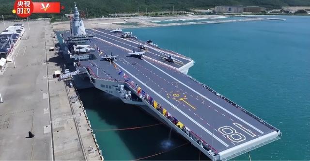 与福建舰战力差距太大，英国航母另辟蹊径：干脆改无人机母舰吧