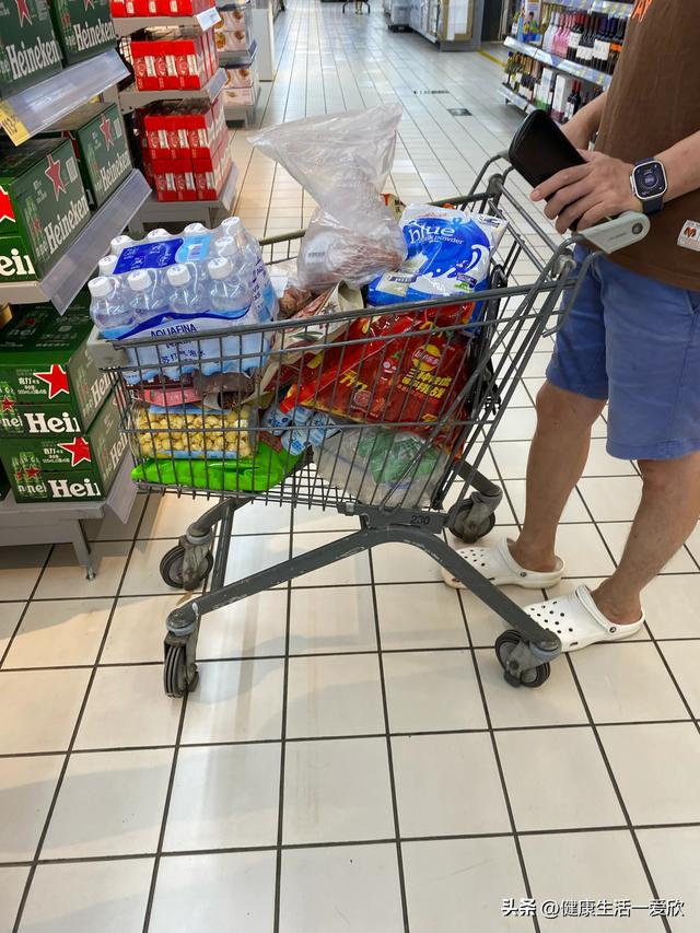 孩子带我购物，重新开业的商场我第一次来，设计很人性化