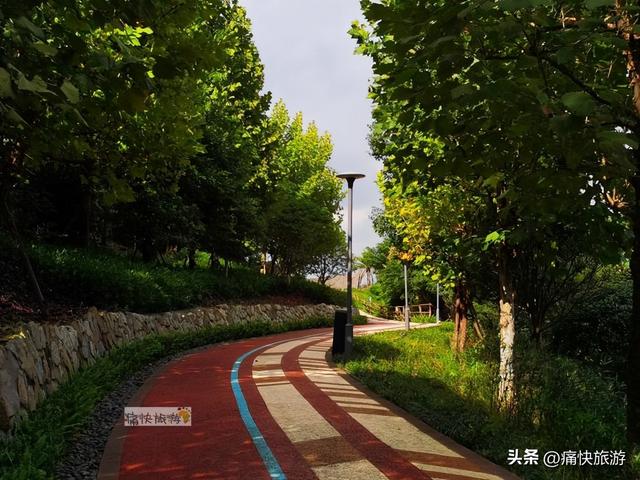 隐藏在自贡城区内的“一线天”