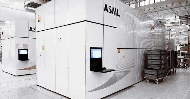 铁了心要走！阿斯麦光刻机巨头厌倦荷兰，谁是背后大赢家？