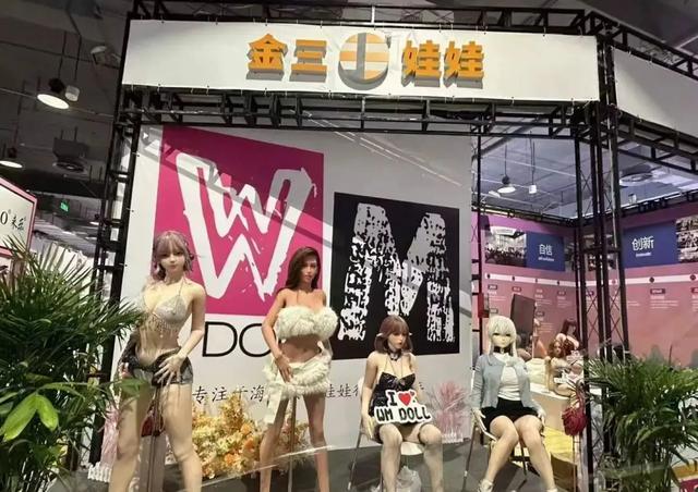 马斯克 AI 女友上线，每天 1 美元，火到系统宕机...